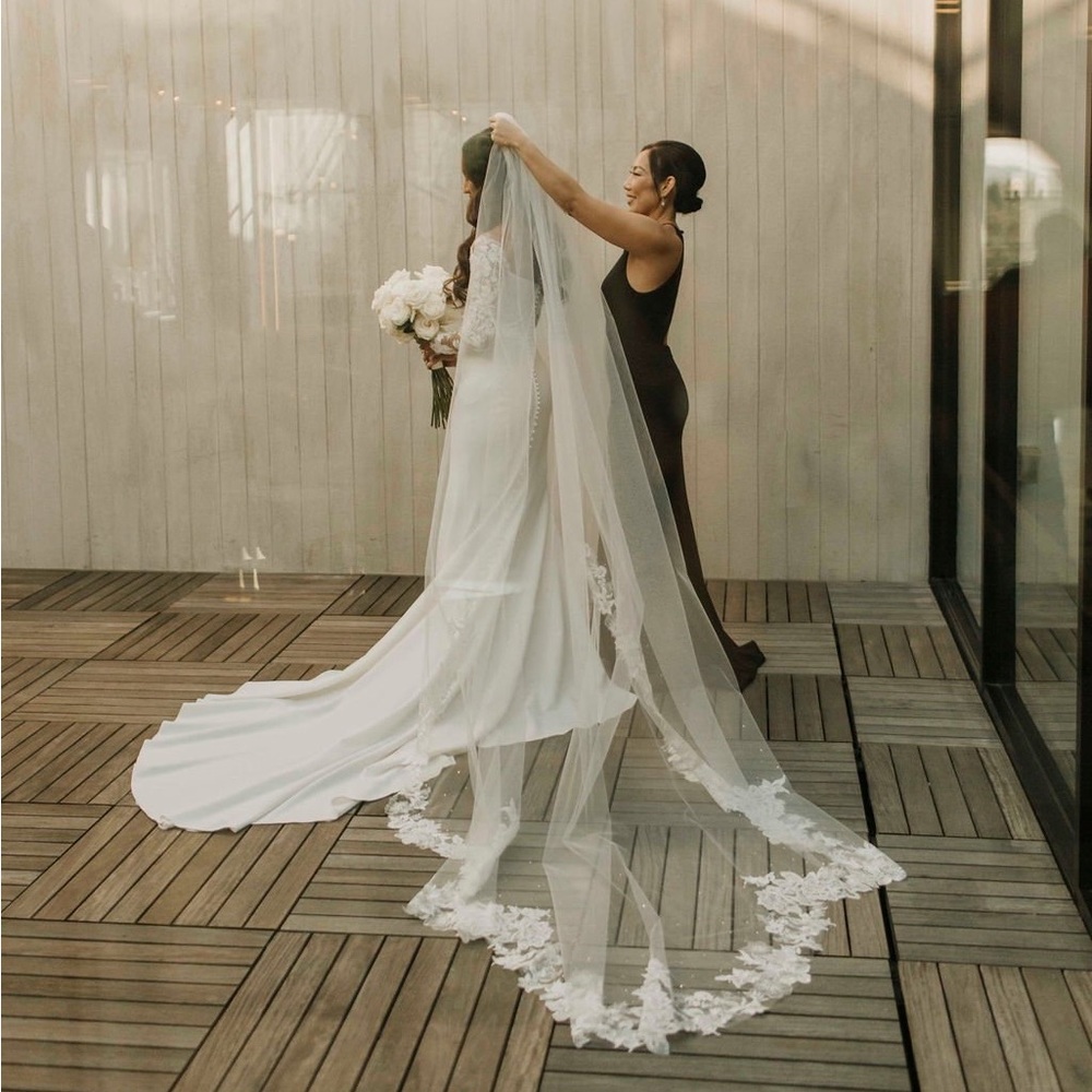 Wedding veil, excellent like new condition. Cathedral length